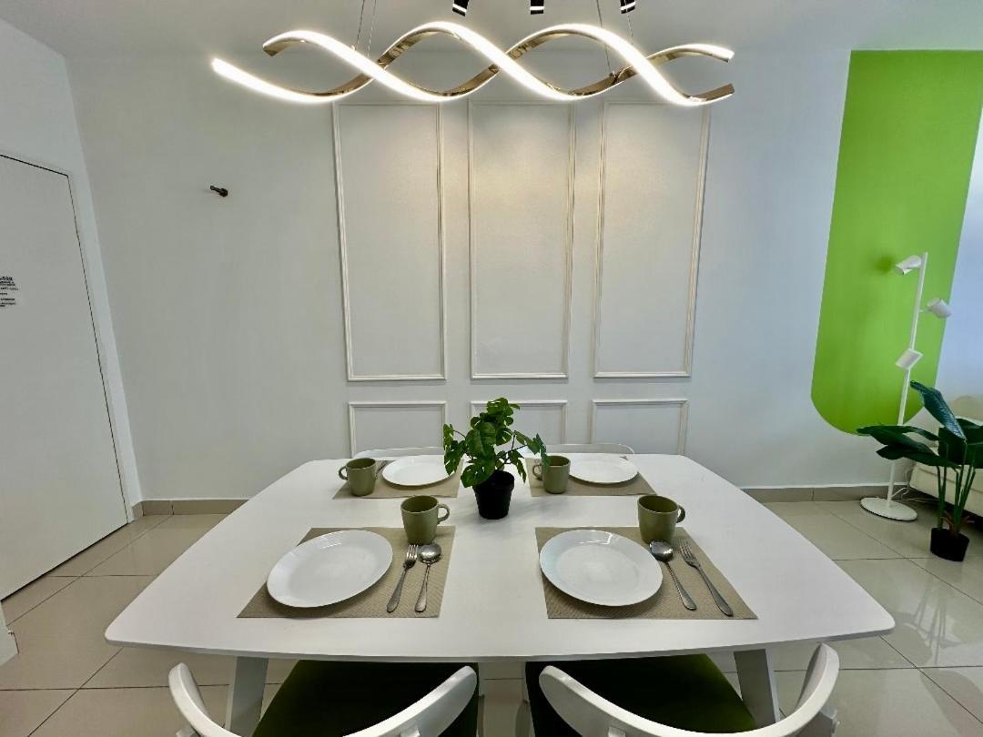 Ferienwohnung Arc Austin Hills Residensi By Antlerzone Johor Bahru Exterior foto